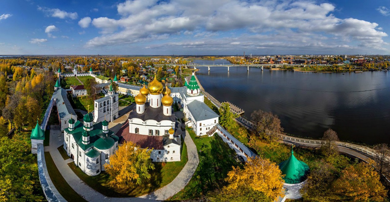 Экскурсионные туры из чебоксар. Ипатьевский монастырь Кострома панорама. Ипатьевский монастырь с высоты птичьего полета. Кострома золотое кольцо. Ипатьевский монастырь Ярославль.